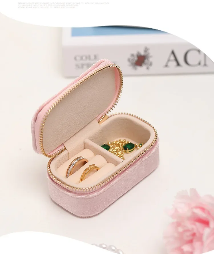 Mini Travel Jewelry Box, Ring  - đánh giá và giá Velvet Jewelry Box