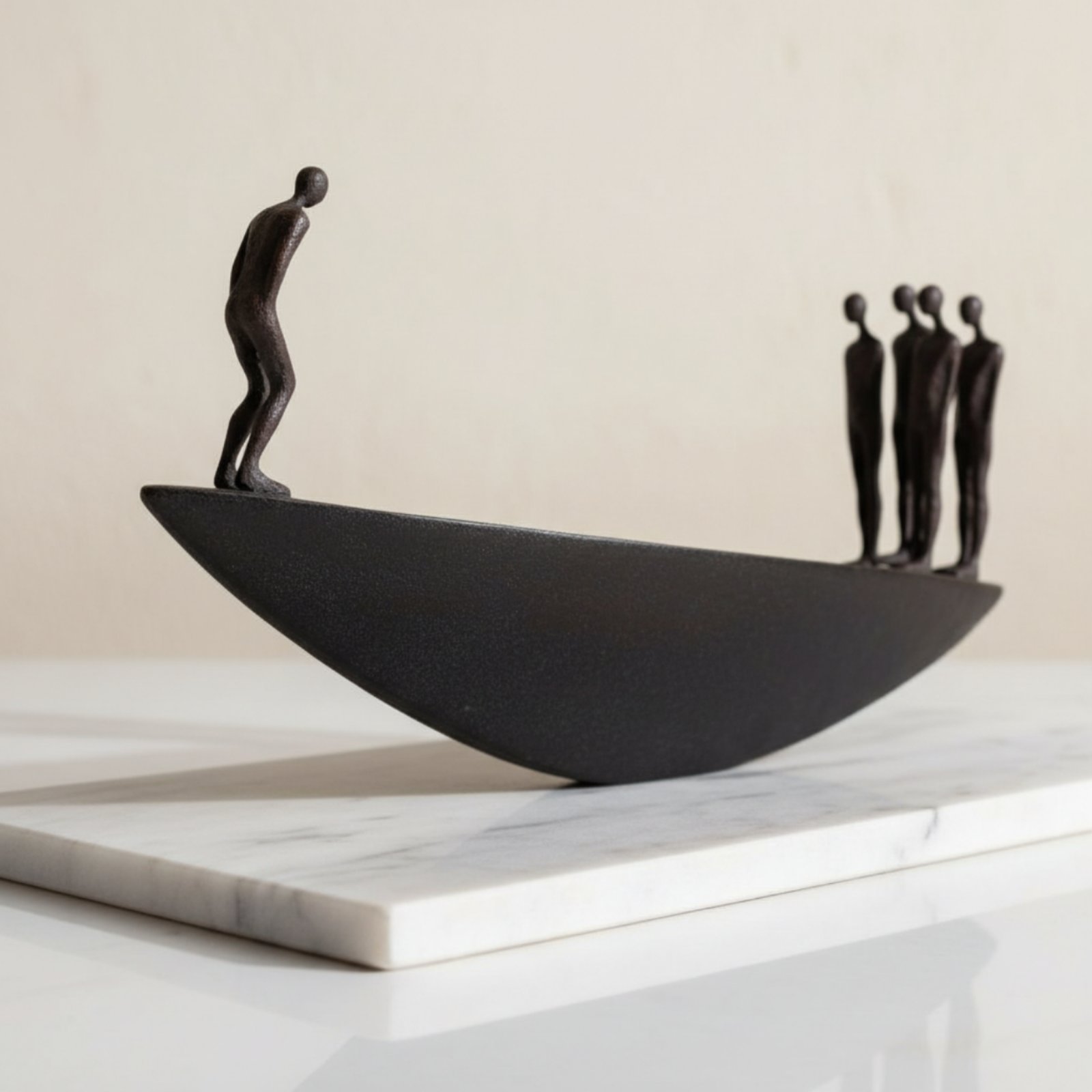 Modern Resin Sailboat Statue A - đánh giá và giá Quiet Luxury Lifestyle