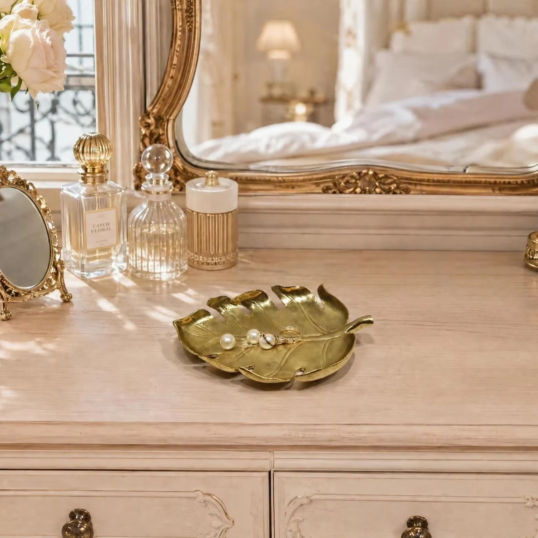 Light Luxury Golden Leaf Stora - đánh giá và giá Quiet Luxury Lifestyle